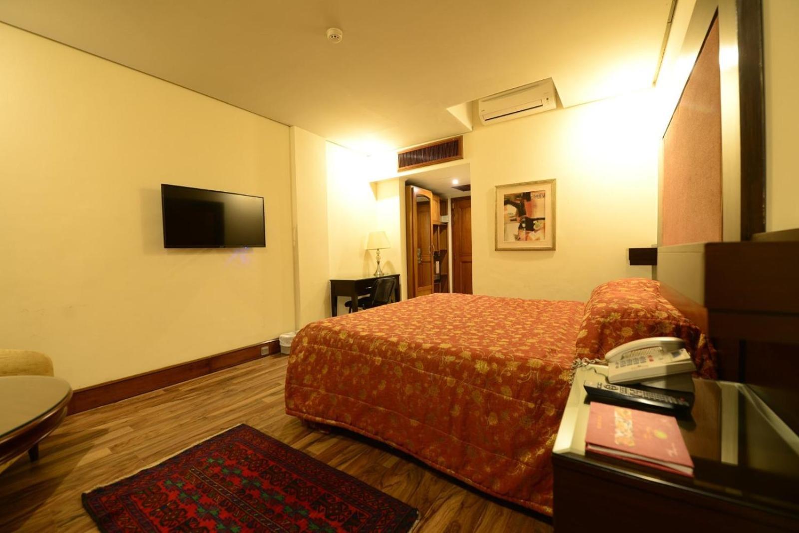 Regency Inn Hotel Lahaur Zewnętrze zdjęcie